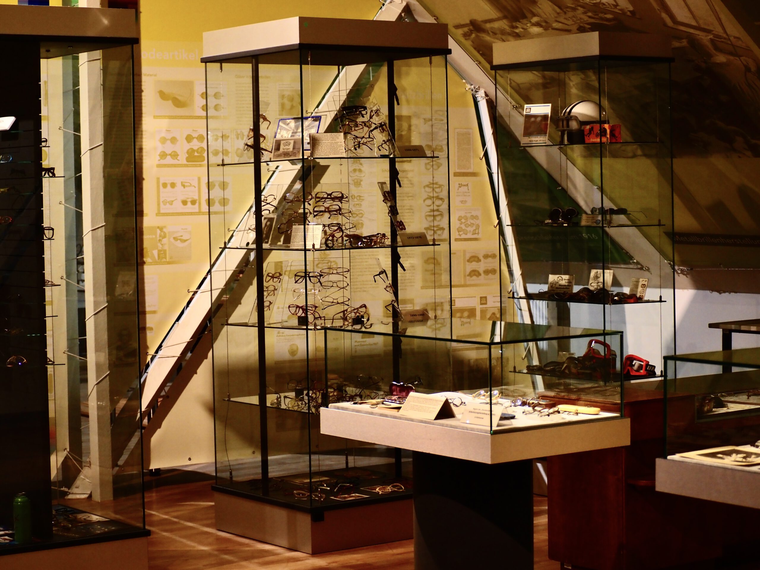 Highlight zur Jubiläumswoche „225 Jahre Optische Industrie in Rathenow“ - Führung durch die Ständige Ausstellung des OIMR 1 IMG 7716 scaled